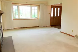 640 Longvue Dr, Chartiers, PA 15342 - Photo 6