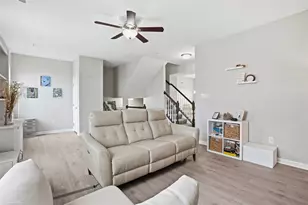 404 Aprilmae Way, Ross Twp, PA 15237 - Photo 8