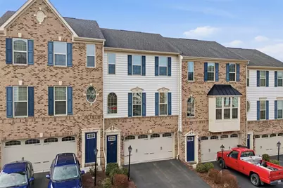 404 Aprilmae Way, Ross Twp, PA 15237 - Photo 2