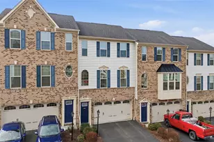 404 Aprilmae Way, Ross Twp, PA 15237 - Photo 2