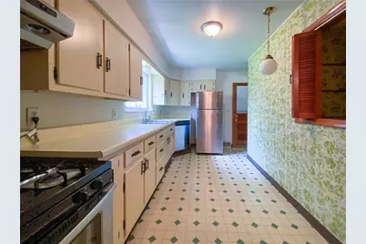 128 Clover Dr, Center Township, PA 15061 - Photo 6