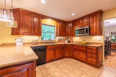123 Southview Dr, Lancaster Township, PA 16037 - Photo 8
