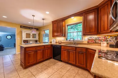 123 Southview Dr, Lancaster Township, PA 16037 - Photo 6