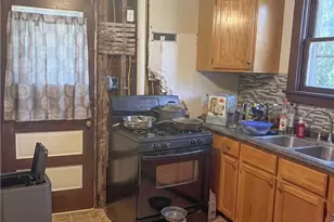 130 Baker Ave, Hermitage, PA 16148 - Photo 2