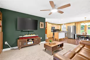 215 Princeton Dr, Center Township, PA 15001 - Photo 4