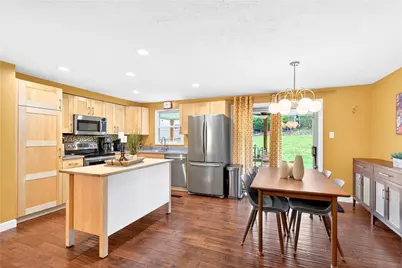 215 Princeton Dr, Center Township, PA 15001 - Photo 6