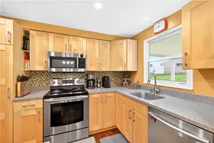 215 Princeton Dr, Center Township, PA 15001 - Photo 12