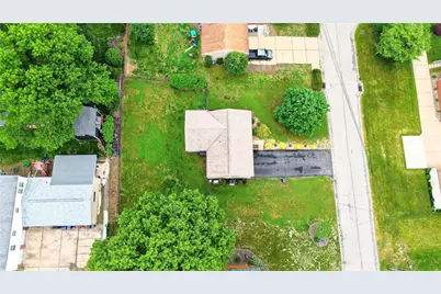 215 Princeton Dr, Center Township, PA 15001 - Photo 42