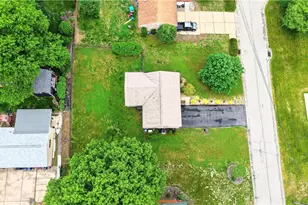 215 Princeton Dr, Center Township, PA 15001 - Photo 42