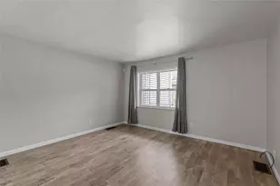 4242 Lydia, Pittsburgh, PA 15207 - Photo 4