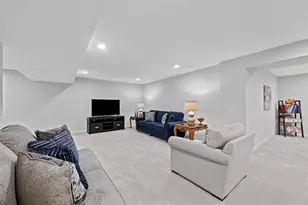 307 Longmore Dr, Adams Township, PA 16046 - Photo 38
