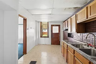 7419 Duquesne Ave, Pittsburgh, PA 15218 - Photo 12