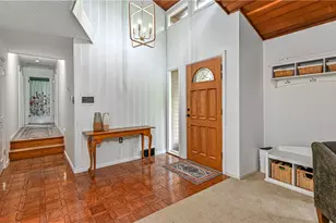 10595 Crest Rd, Pittsburgh, PA 15090 - Photo 2