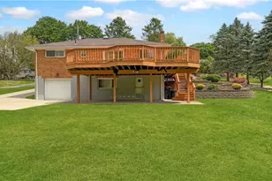39 Greenview Dr, Robinson Twp, PA 15136 - Photo 4