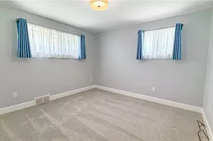 39 Greenview Dr, Robinson Twp, PA 15136 - Photo 16
