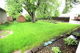 417 E Hazelcroft Ave, New Castle, PA 16105 - Photo 12