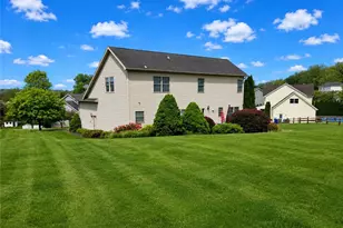 105 Sunburst Ct, Center Township, PA 16001 - Photo 2