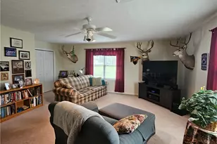 105 Sunburst Ct, Center Township, PA 16001 - Photo 36