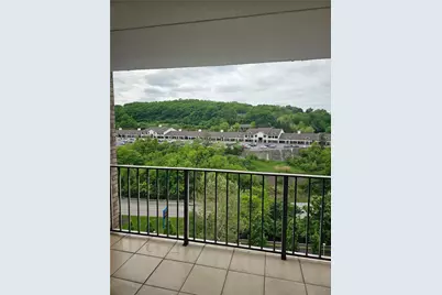 2160 Greentree Rd #606W, Scott Township, PA 15220 - Photo 2