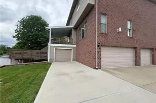 137 Robinson Dr, Pittsburgh, PA 15236 - Photo 6