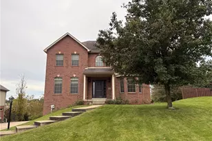 137 Robinson Dr, Pittsburgh, PA 15236 - Photo 2
