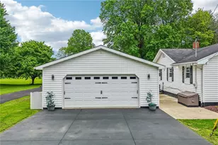 2472 Willowhurst Cir, Shenango Township, PA 16101 - Photo 2