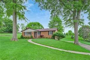 105 Montgomery Dr, Pine Township, PA 15090 - Photo 2