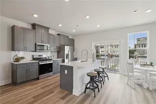 403 N Harmon Ct, Pittsburgh, PA 15090 - Photo 2