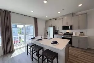 401 N Harmon Ct, Pittsburgh, PA 15090 - Photo 2