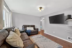 631 Blossom Dr, Pittsburgh, PA 15236 - Photo 8