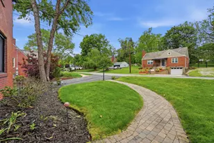 121 Glenfield Dr, Pittsburgh, PA 15235 - Photo 2
