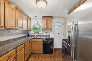 815 Meadow Dr, West Mifflin, PA 15122 - Photo 12