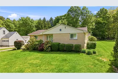 275 S Crescent Drive, Hermitage, PA 16148 - Photo 2