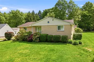 275 S Crescent Dr, Hermitage, PA 16148 - Photo 2