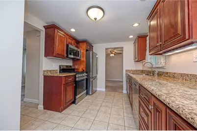 553 Invicta Dr, Pittsburgh, PA 15235 - Photo 10