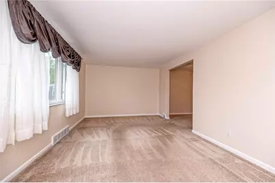 553 Invicta Dr, Pittsburgh, PA 15235 - Photo 2