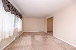 553 Invicta Dr, Pittsburgh, PA 15235 - Photo 2