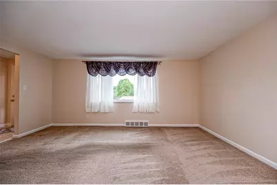 553 Invicta Dr, Pittsburgh, PA 15235 - Photo 4