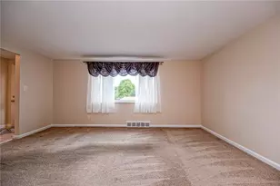 553 Invicta Dr, Pittsburgh, PA 15235 - Photo 4