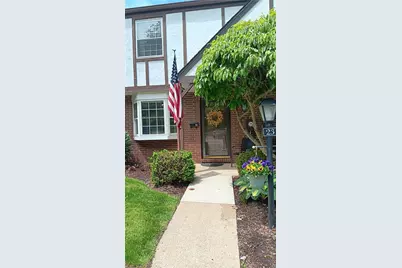23 Hiland Valley Dr, Ross Twp, PA 15229 - Photo 2