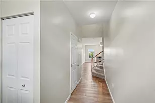 291 Maple Ridge Dr, Cecil, PA 15317 - Photo 2