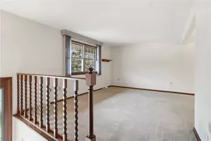 1409 Royal Park Blvd, South Park, PA 15129 - Photo 6