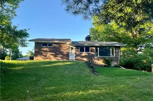 101 Hibiscus Dr, Wilkins Township, PA 15145 - Photo 2