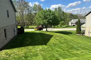 117 Windy Dr, Center Township, PA 16001 - Photo 10