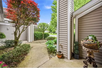 52 Golfwood Dr, Hermitage, PA 16148 - Photo 4