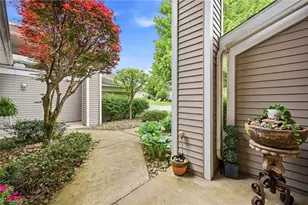 52 Golfwood Dr, Hermitage, PA 16148 - Photo 4