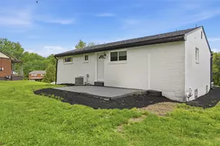 270 Fiesta Dr, Pittsburgh, PA 15239 - Photo 4