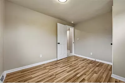 270 Fiesta Dr, Pittsburgh, PA 15239 - Photo 18