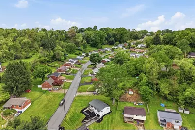 270 Fiesta Dr, Pittsburgh, PA 15239 - Photo 28