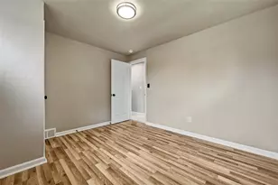 270 Fiesta Dr, Pittsburgh, PA 15239 - Photo 16